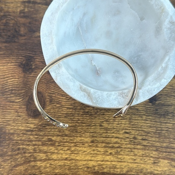 Elegant Gold Bracelet with Crystal Accents - Picture 2 of 7